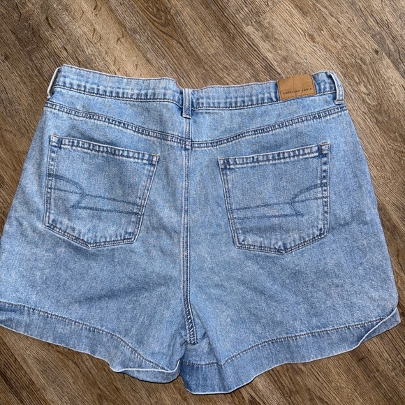 American Eagle • Pleated Denim Mom High Rise Shorts - Picture 9 of 9